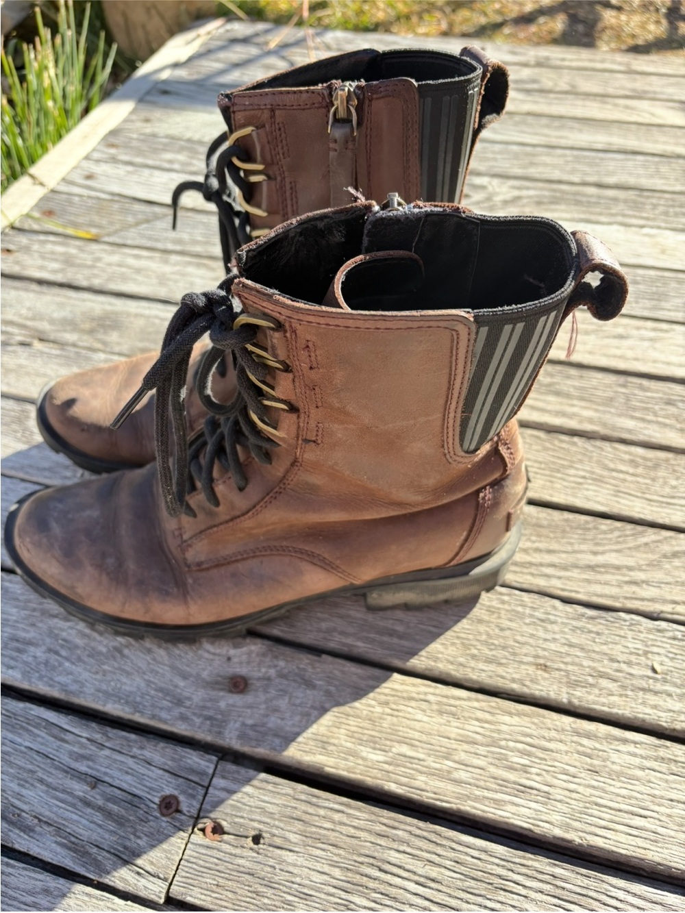 Sorel Phoenix Women’s Brown Lace-Up Leather Combat Boots with zipper. Well worn